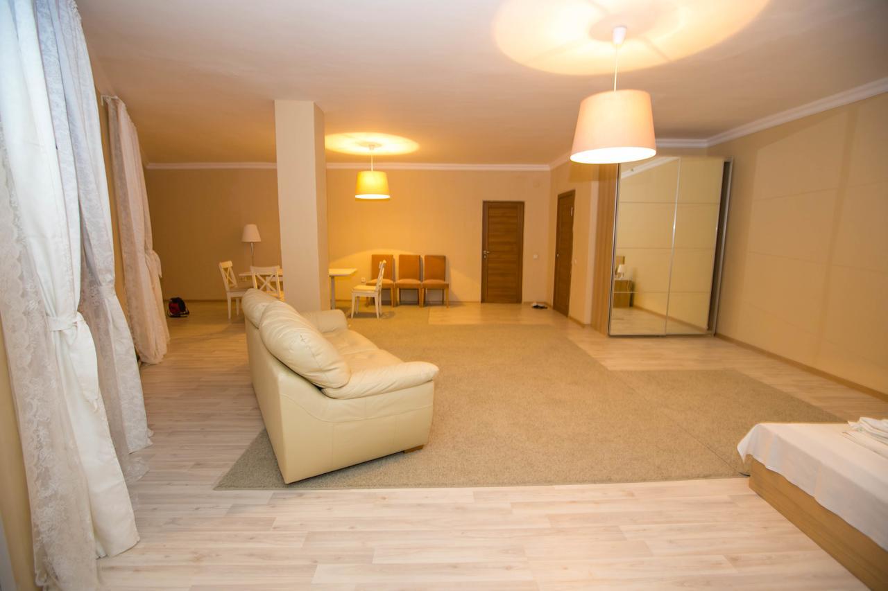 Hotel Jasmine Atyraū Extérieur photo