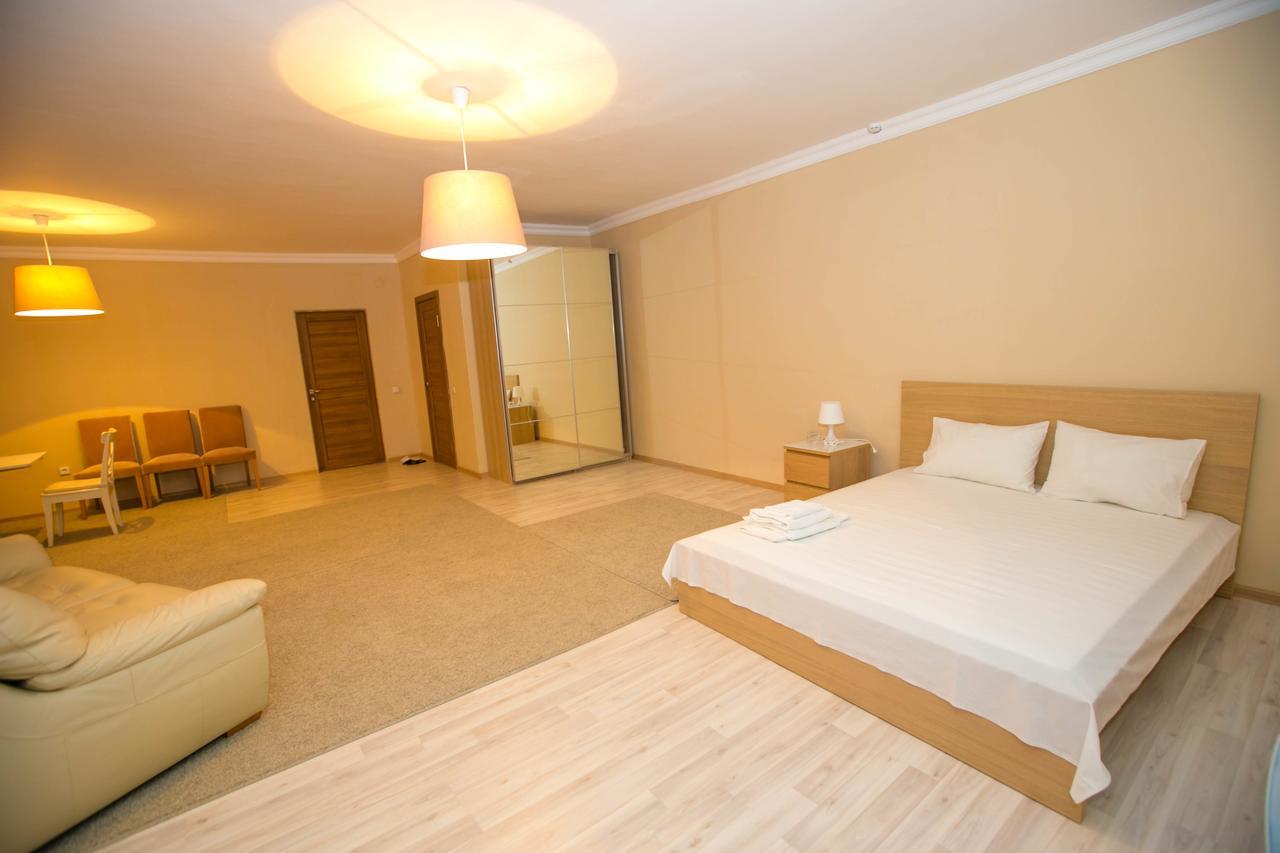 Hotel Jasmine Atyraū Extérieur photo